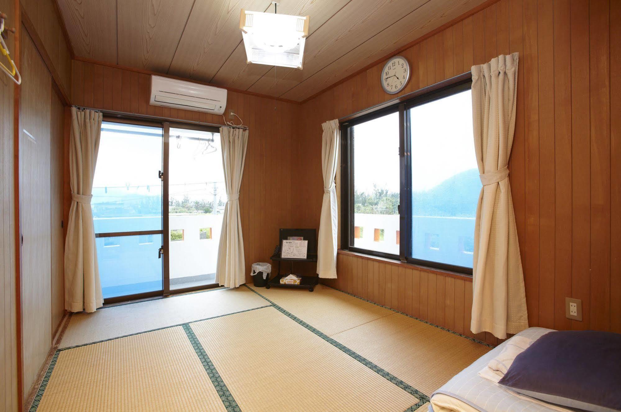 Hotel Minshuku Yadokari Zamami Exterior foto